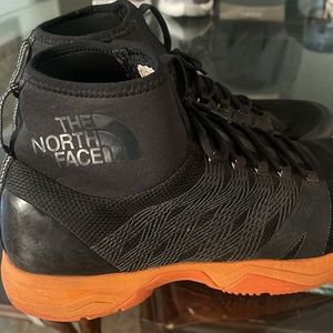 Men’s North Face hiking bootie high top shoe